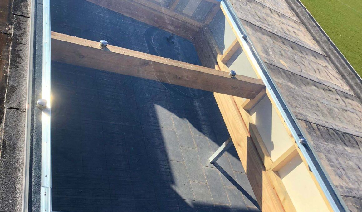 Een luxe carport met een lichtstraat van GLASvakwerk!