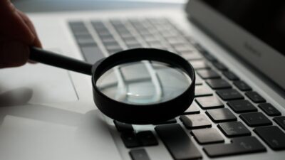 Il s’agit d’une photographie réalisée pour illustrer la page de recherche du site internet de l’agence web Olloweb Solutions