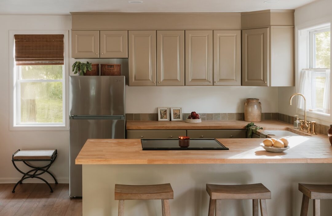 Simple kitchen (IG: @clay.banks)