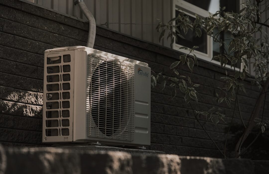 Airconditioning aan een muur