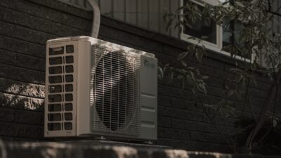 Airconditioning aan een muur
