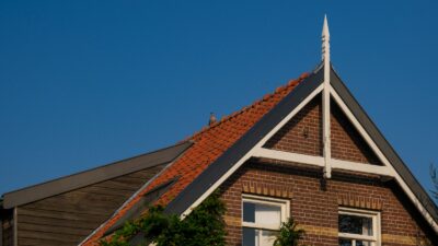 Behangen onder een schuin dak zonder scheve banen